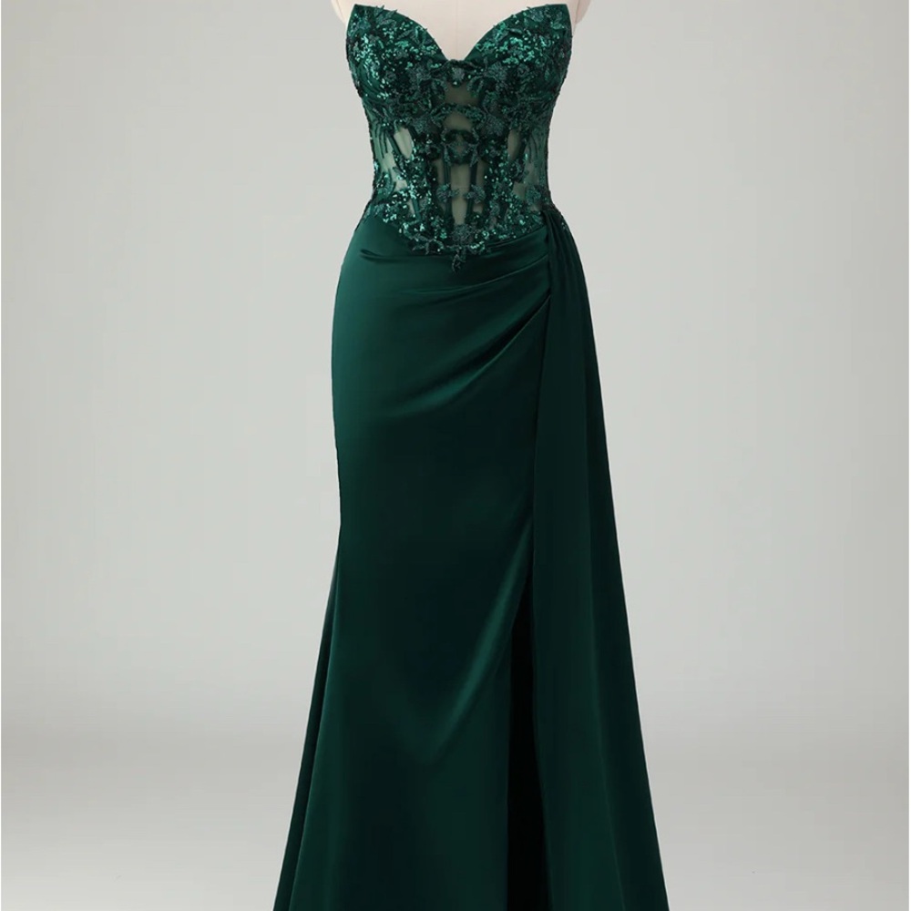 Elegant Green Strapless Evening Gown